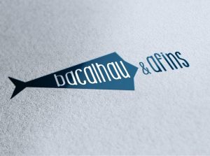 Logótipo do Bacalhau & Afins com forma de peixe azul e texto “bacalhau & afins”.